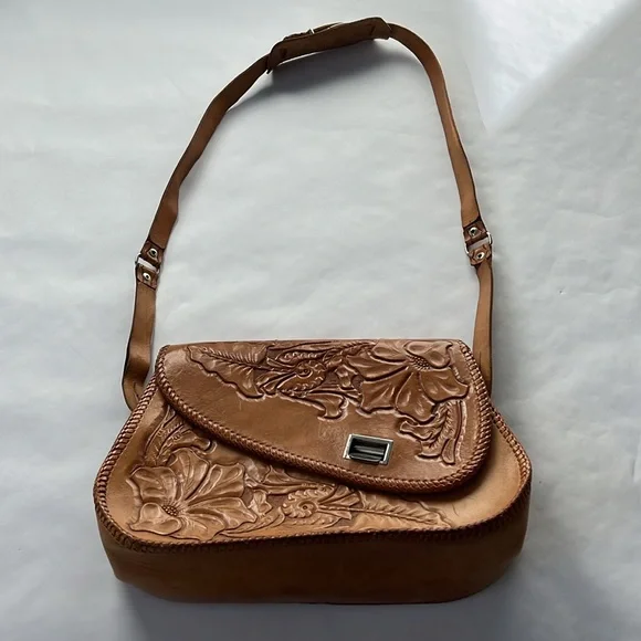 Vintage Tooled Unbranded Leather Purse - Picture 2 of 15